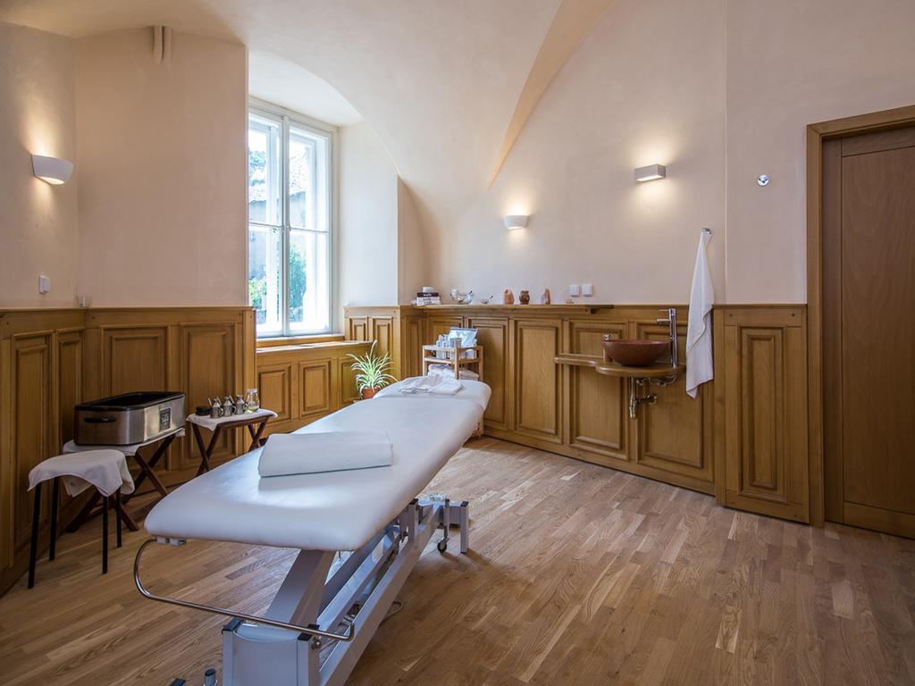 Ea Zamecky Hotel Hrubá Skála 외부 사진
