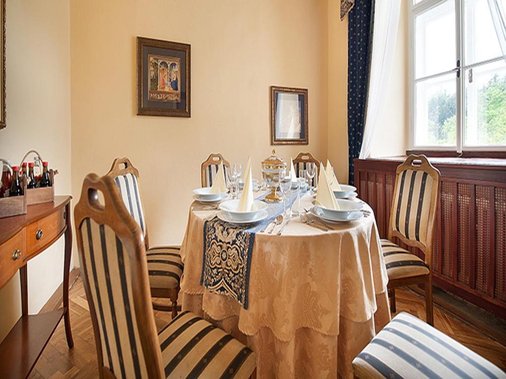 Ea Zamecky Hotel Hrubá Skála 외부 사진
